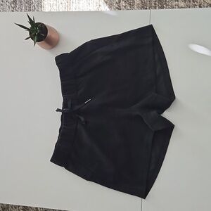 Lululemon on the fly woven short